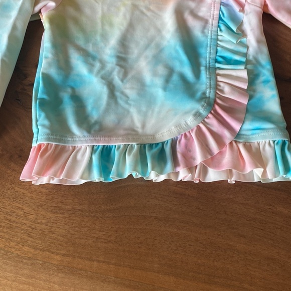 Ruffle Butts toddler tie dye rash guard. Size 12-18 months - Picture 4 of 5